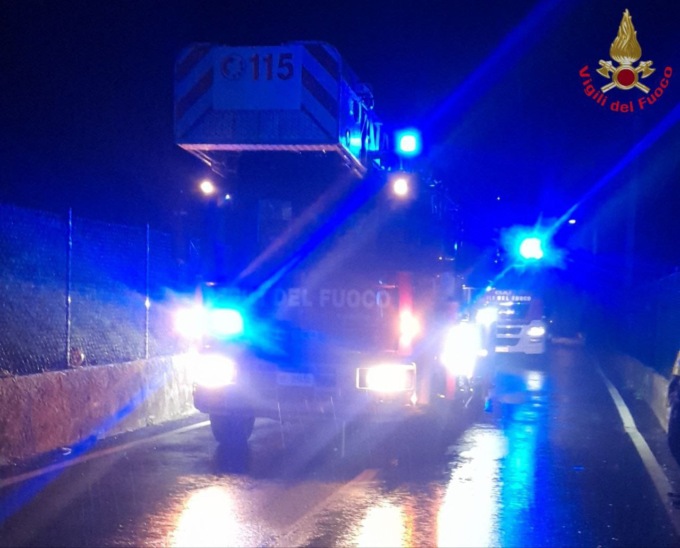 Incendio in casa nella notte