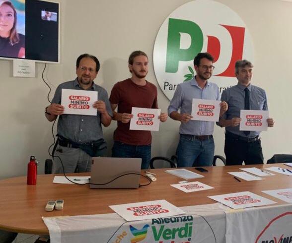 Tutti i sostenitori del salario minimo riuniti a Lecco, “saremo anche nei comuni di Casatenovo, Calolzio, Merate, Verderio, Osnago, Olginate per la raccolta firme”