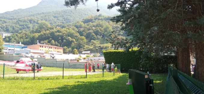 Alpe d’Era, soccorso un cane colpito da un malore. Sul posto l’elicottero Drago. Purtroppo l’animale è deceduto a causa di uno shock anafilattico IL VIDEO