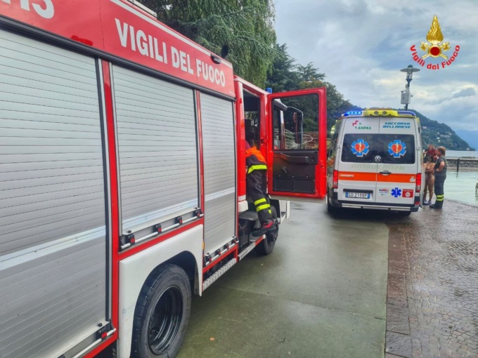 Bellano, intervento dei Vigili del fuoco per soccorrere alcune persone in difficoltà nel lago