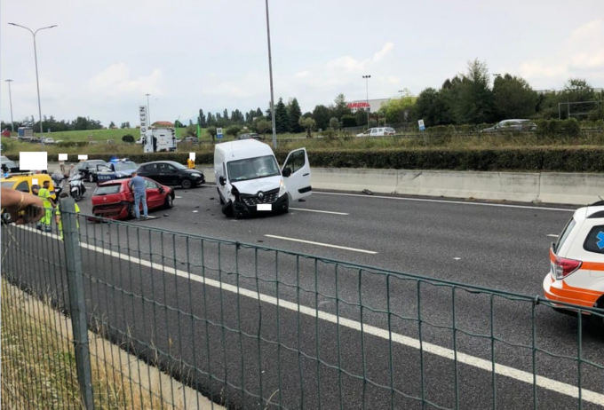 Gravissimo incidente: pedone investito lungo la Statale 36. Il 48enne era sceso dall’auto in panne