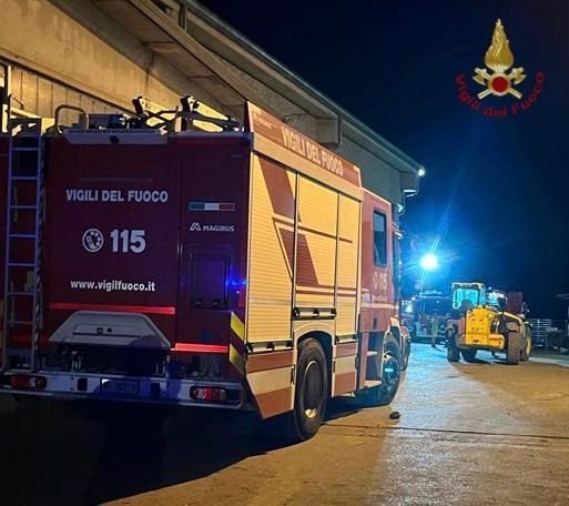 Crollo in azienda in Bergamasca: imprenditore travolto e ucciso. In campo anche i Vigili del fuoco di Lecco