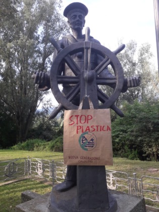 Calolzio, “stop plastica”: l’appello della nuova generazione