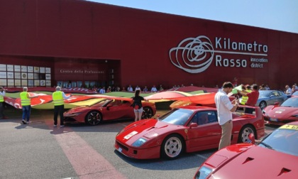 Caprino tutta rossa per il raduno del Ferrari Club