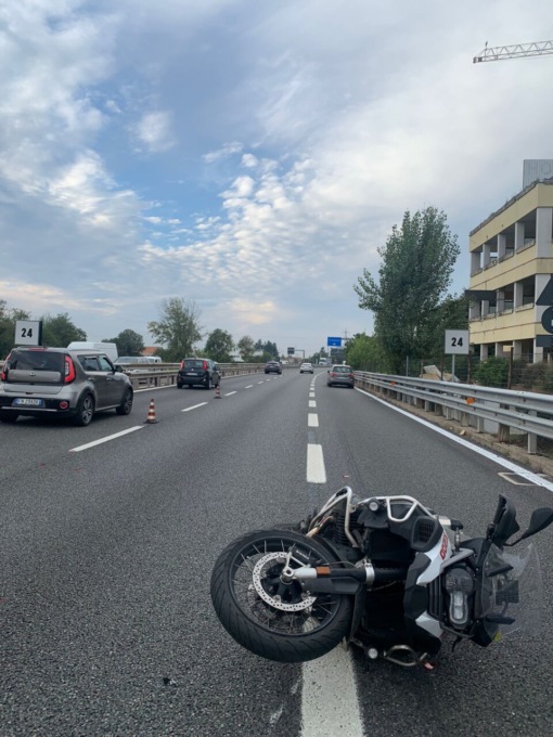 Incidente in Tangenziale Est: uomo in codice rosso in ospedale