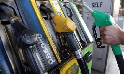 Benzina e diesel ai minimi rispetto ai picchi del 2023: dove conviene fare il pieno nel Lecchese