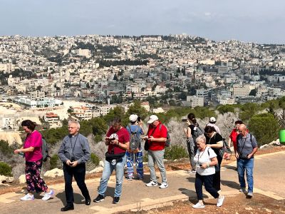 Ex parroco di Missaglia in fuga dalla guerra: era in pellegrinaggio coi fedeli