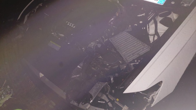 Audi cannibalizzata nel cuore della notte, ladri in fuga