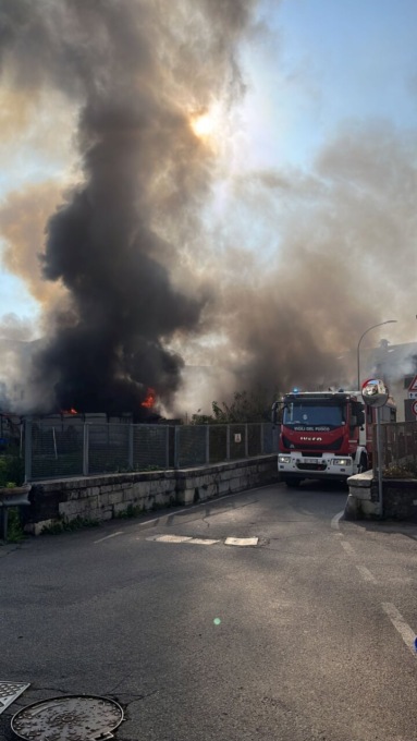 Incendio al panificio, attimi di paura