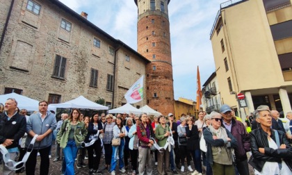 Flash mob in piazza: “Salviamo l’ospedale di Merate”