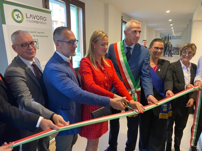 Centro per l’impiego di Merate, taglio del nastro per la nuova sede in via Mameli