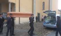 Funerali privati per Carlo Gilardi, Carabinieri e Polizia locale presidiano la chiesa