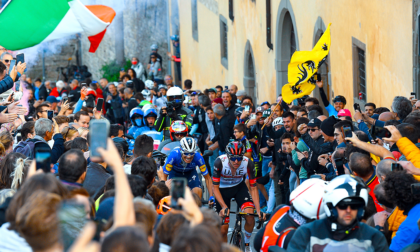 Passa il Giro di Lombardia: attenzione alle strade chiuse