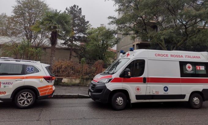 Trovato morto all’ingresso di un palazzo