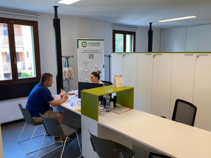 L’assessore regionale Tironi inaugura il Centro Impiego