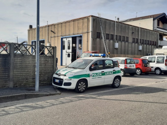 Cede il tetto, operaio gravissimo