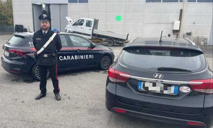 Ruba l’auto del console della Giordania, arrestato un lecchese