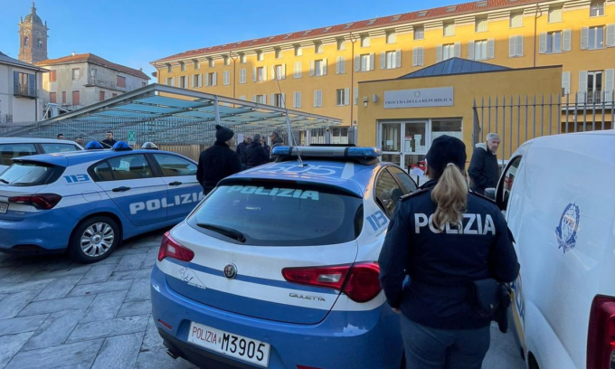 Tenta di incendiare la Procura