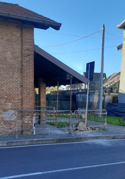 Si schianta con l’auto contro un pilastro, anziana perde la vita