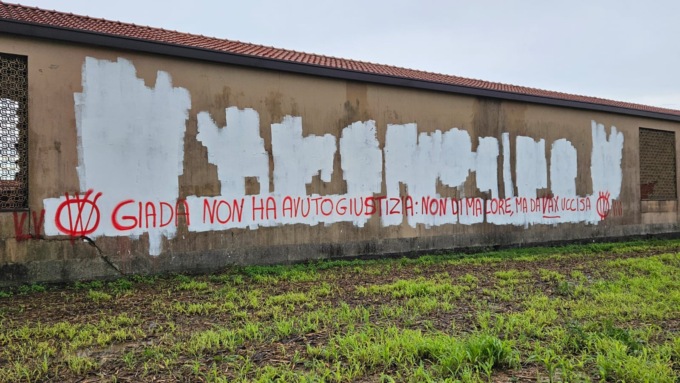 “Giustizia per Giada”: follia No Vax al cimitero di Busnago