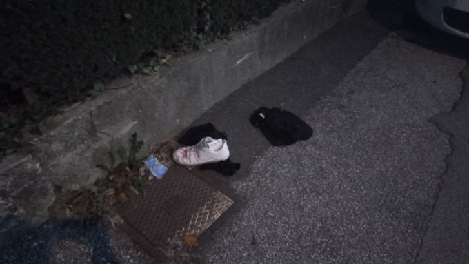 Uomo accoltellato in strada a Brivio