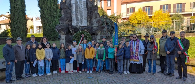 Barzago: celebrato il 4 Novembre nel nome della pace e nel ricordo di Vik, ucciso a Gaza