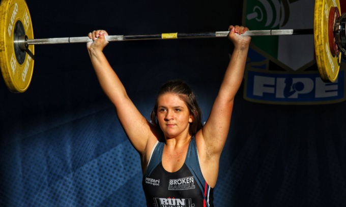 Una studentessa del “Fumagalli” di Casatenovo campionessa di sollevamento pesi a soli 15 anni