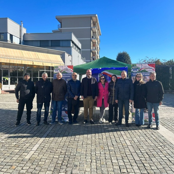 Nibionno, gazebo di Fratelli d’Italia in piazza per farsi conoscere