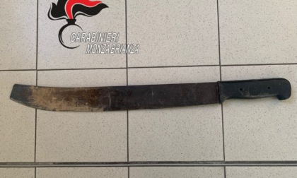 A passeggio con un machete, arrestato dai carabinieri
