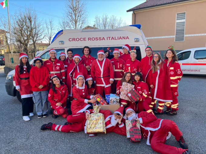 Donati 250 giocattoli ai bambini grazie alla CRI di Merate