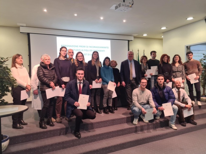 Consegnate le borse di studio ai figli dei dipendenti dell’Asst di Lecco