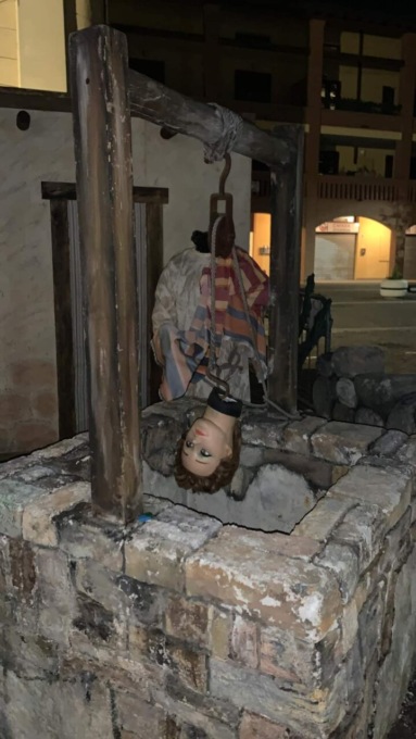 Vandali in azione: colpito il presepe davanti alla chiesa