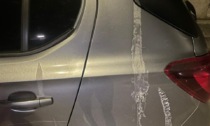 Auto vandalizzata con l’acido, si cerca il responsabile VIDEO