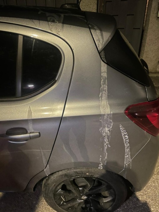 Auto vandalizzata con l’acido, si cerca il responsabile VIDEO