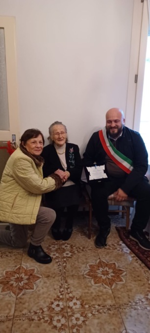 Sirtori in festa per i 100 anni di nonna Maria