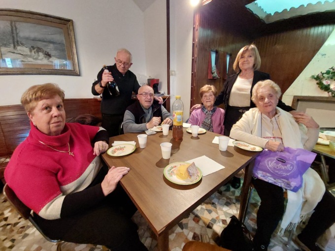 Festa di Natale al centro anziani di Airuno