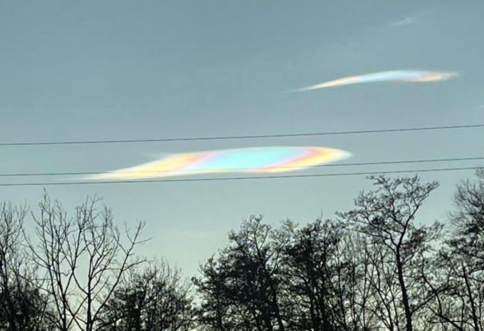 Lo spettacolo delle nuvole arcobaleno nei cieli lecchesi e brianzoli