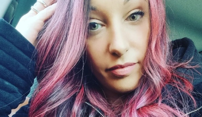 Commosso addio a Marilisa Pompa, giovane parrucchiera morta di malattia