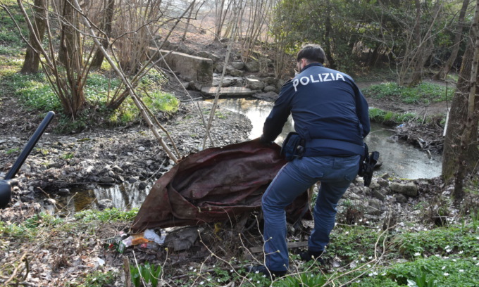 Controlli antidroga nelle zone boschive, spacciatori in fuga