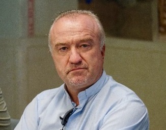 Prete aggredito con un pugno in faccia, finisce in ospedale