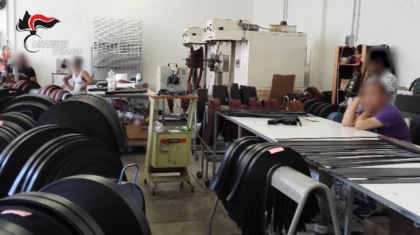 Caporalato e lavoro nero, blitz in un laboratorio cinese