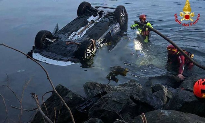 Auto nel lago, morto anche il marito della prima vittima