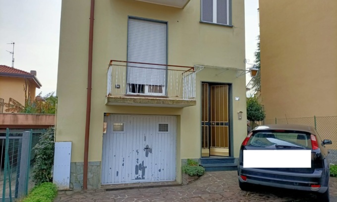 Malore fatale in strada, muore davanti a casa