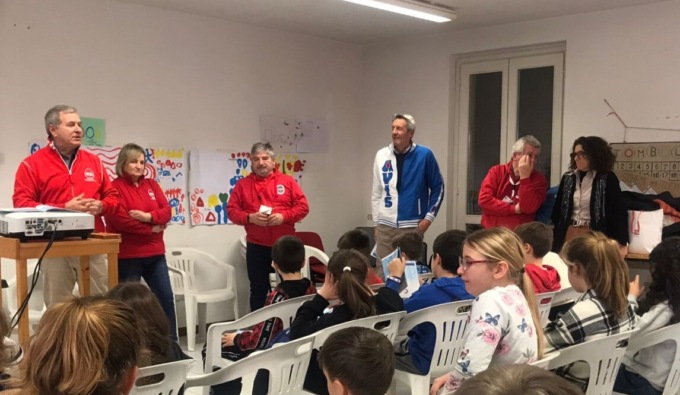 Valgreghentino, gli alunni della primaria imparano a donare con Aido, Avis e Viva