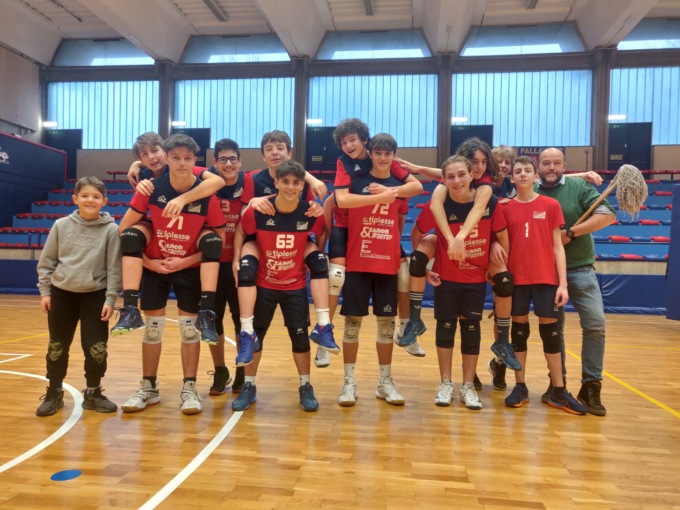 Pallavolo Cisano: partita vibrante in Seconda divisione, l’U15 consolida il primato FOTO