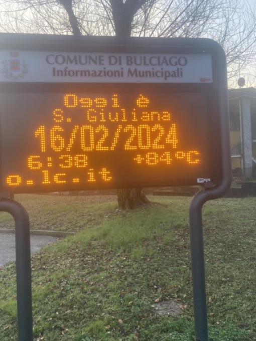 Caldo record a Bulciago: per il pannello informativo ci sono… 84 gradi