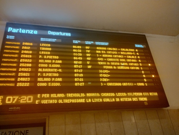 Treni cancellati e in ritardo: mattina da delirio per i pendolari