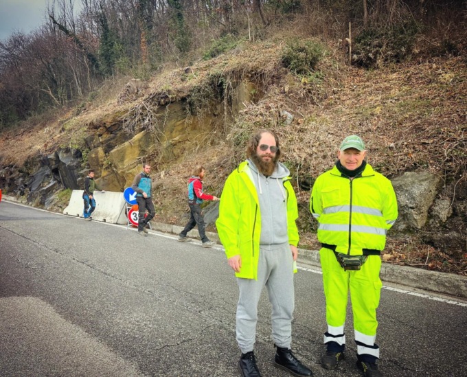 Provinciale riaperta dopo la caduta massi