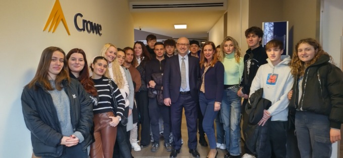 Gli studenti del Viganò visitano la sede della Crowe Bompani