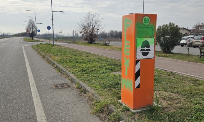 Imbrattati gli autovelox in Brianza con la firma di Fleximan
